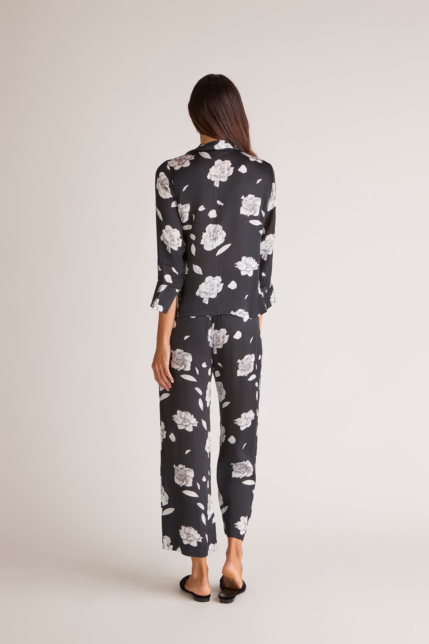 Sōlune Straight Pant Gardenia —flattering satin pants with relaxed fit in feminine floral print